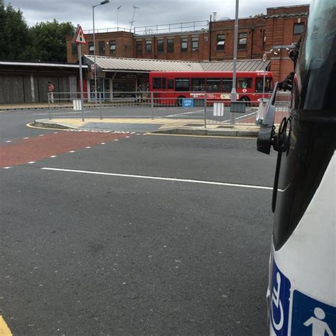 national express stop golders green.